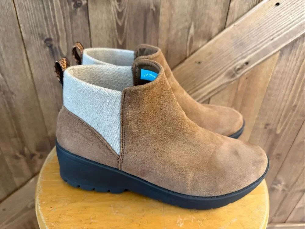 BZees Women’s Size 6 Washable Fabric Chelsea Ankle Boots Comfort Wedge